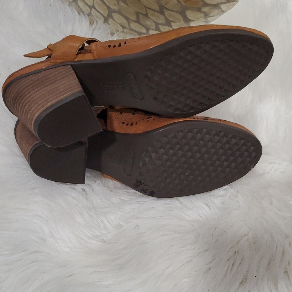 AEROSOLES Brown Laser-Cut Ankle Booties - Picture 13 of 14